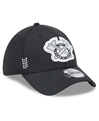 Men's New Era Black Atlanta Braves 2024 Clubhouse 39THIRTY Flex Fit Hat