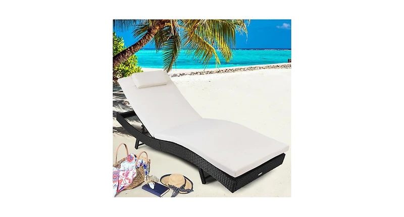 Slickblue Outdoor Rattan Chaise Lounge Chair