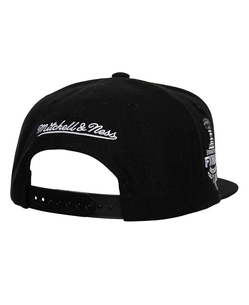 Mitchell & Ness Men's Black Boston Bruins Core Top Spot Snapback Hat