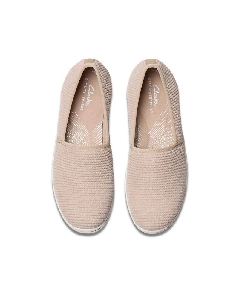 Clarks Women's Cloud Steppers Breeze Stretch Closed Toe Shoes