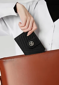 Rosi Women's Genuine Leather Wallets V-stripe Quilted 20+ card slots Victoria Hyde