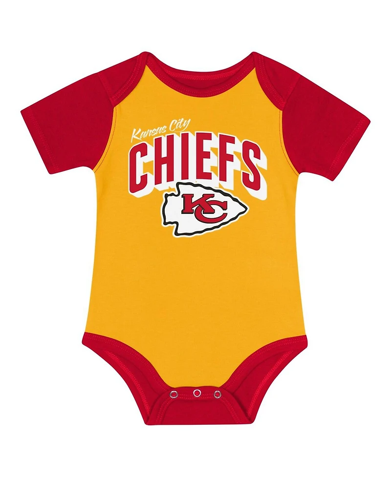 Outerstuff Baby Boys and Girls Kansas City Chiefs Dynamic Duo Bodysuit, Bib Knit Hat Set