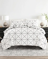 ienjoy Home Ultra Soft Edgy Flowers 3-Pc. Reversible Duvet Cover Set, King/California King