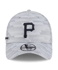 New Era Men's Gray Pittsburgh Pirates 2025 Mlb Clubhouse 39THIRTY Flex Hat