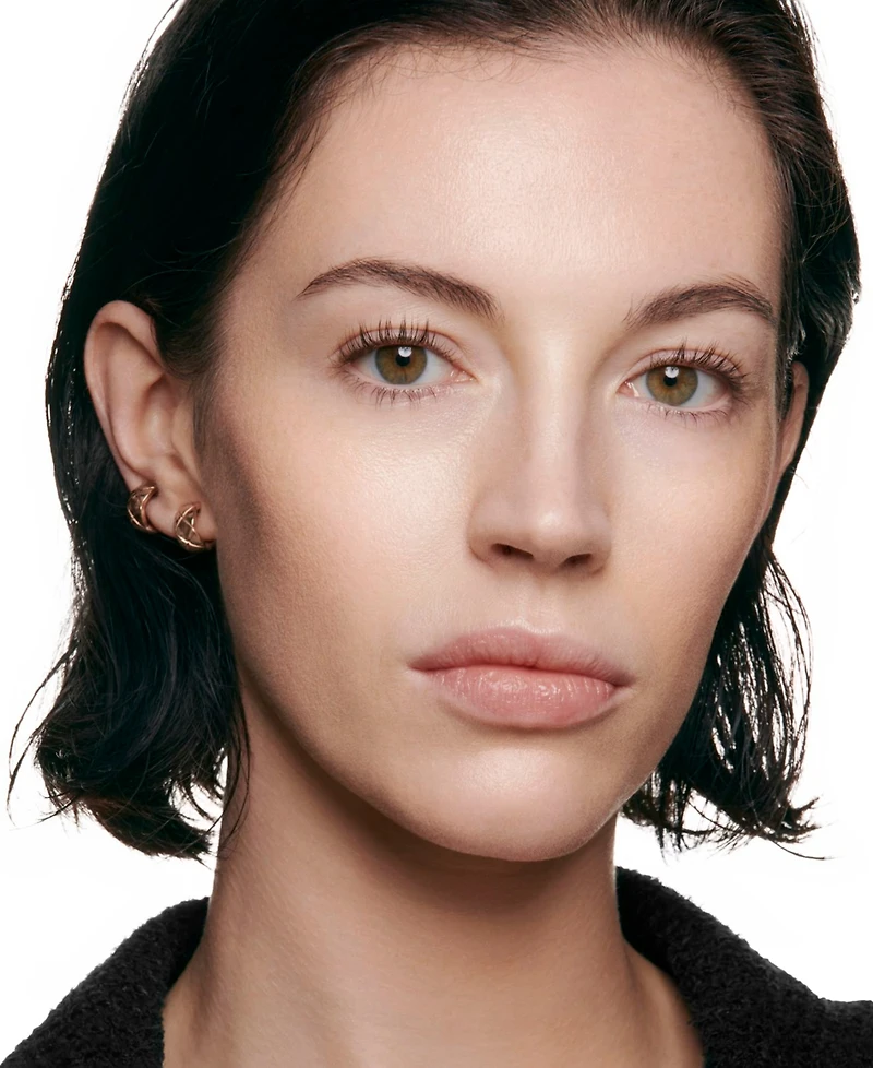 N°1 DE CHANEL REVITALIZING FOUNDATION Illuminates – Moisturizes Protects