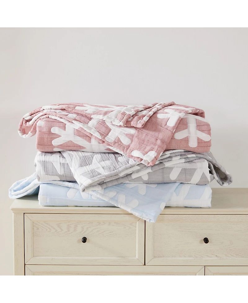 Winter-Themed Snowflake Matelasse Quilt Set with Shams