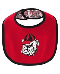 Outerstuff Baby Boys and Girls 3-Piece Georgia Bulldogs Dynamic Duo Bodysuit, Bib and Cuffed with Knit Hat Set