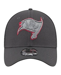 New Era Men's Graphite Tampa Bay Buccaneers Main 39THIRTY Flex Hat