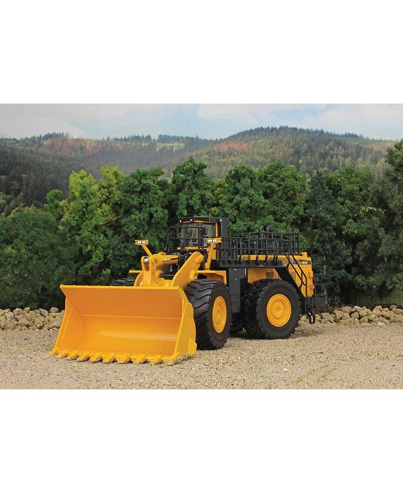 First Gear 1/50 Komatsu WA900-3 Articulating Wheel Loader