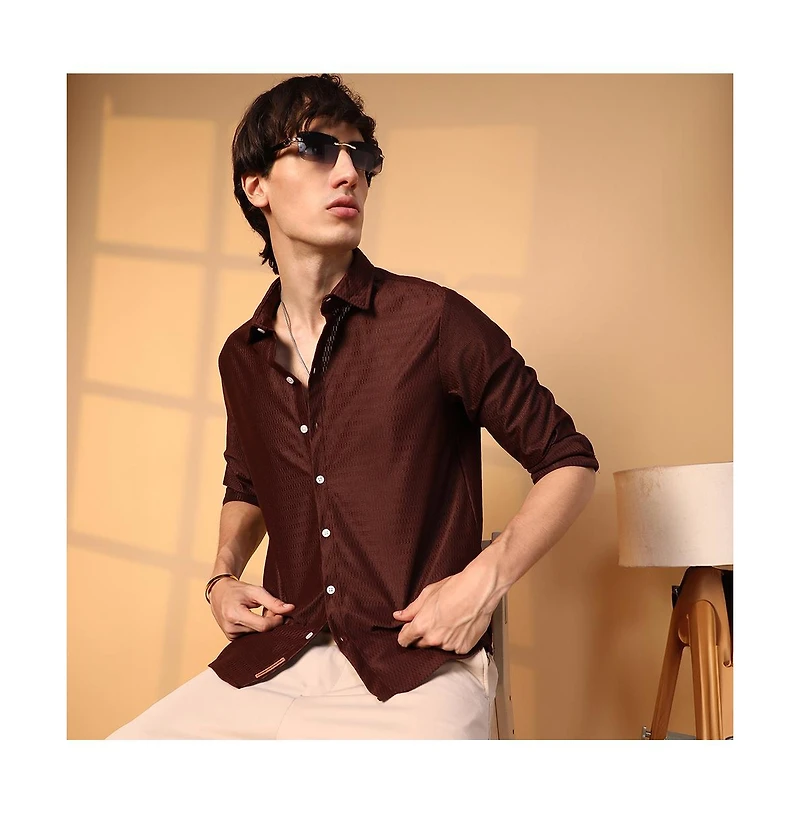 Campus Sutra Men's Chocolate Brown Solid Honeycomb Shirt