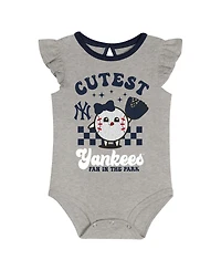 Outerstuff Newborn 2-Pack New York Yankees Cutie Ball Bodysuit Set