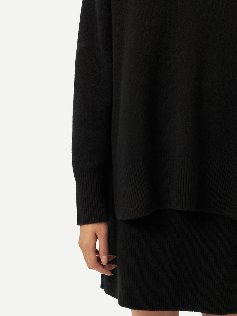 Gobi Cashmere Women's Relaxed-Fit V-Neck Sweater