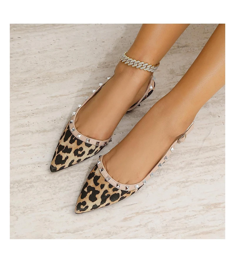 Berness OdinaPyramid Stud Flats
