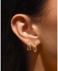 Zoe Lev Small Ribbed Huggie Earrings