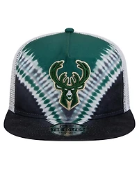 New Era Men's Black/Hunter Green Milwaukee Bucks Throwback Dye Golfer Snapback Hat