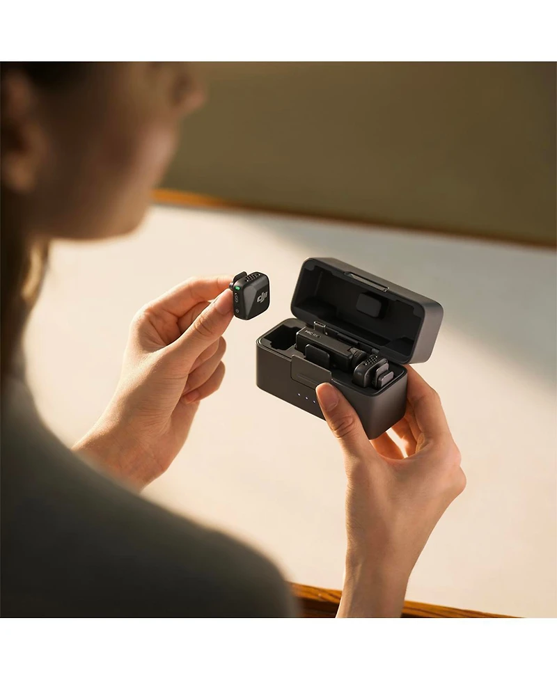 Dji Mic Mini 2.4GHz 2-Person Clip-On Digital Wireless Microphone System with Charging Case