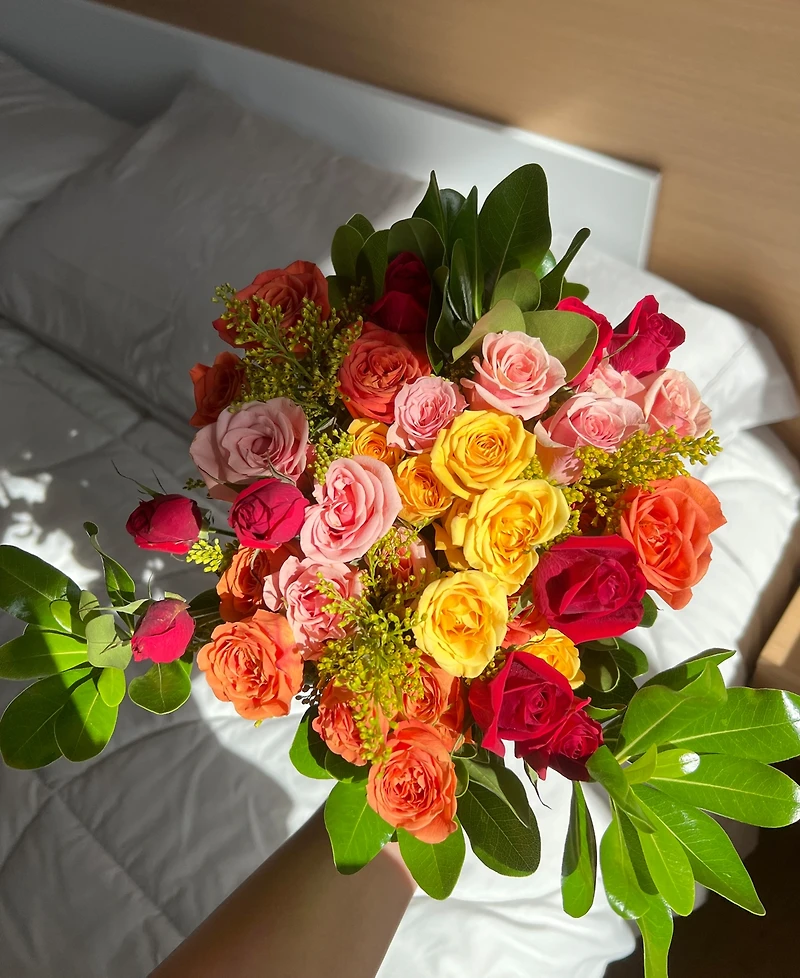 UrbanStems The Honeycrisp Fresh Flower Bouquet