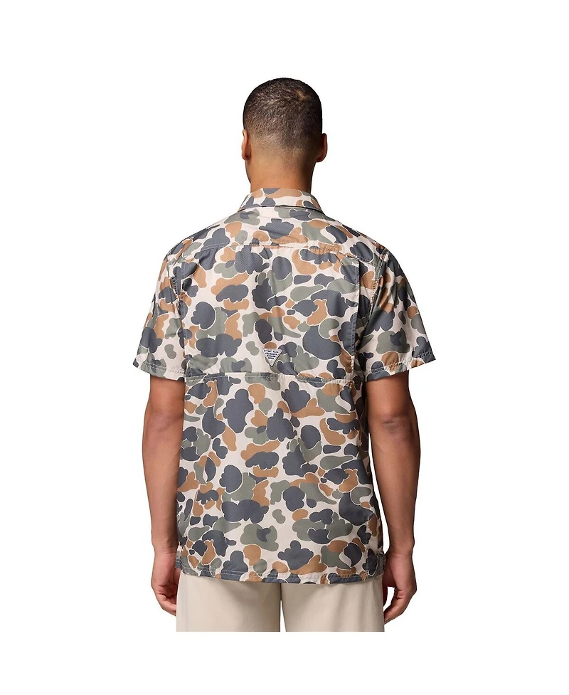 Columbia Men's Camo Tennessee Volunteers Super Slack Tide Omni-Wick Button-Up Shirt