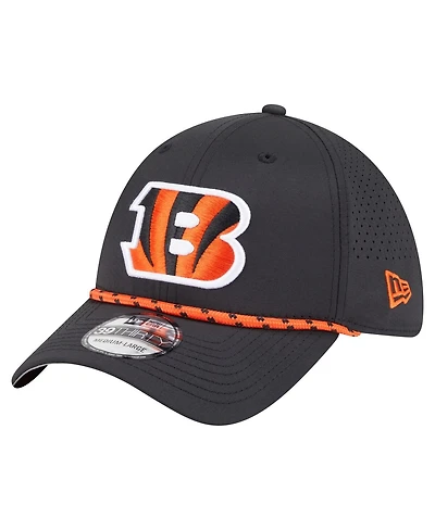 New Era Men's Black Cincinnati Bengals Perforated 39THIRTY Flex Hat