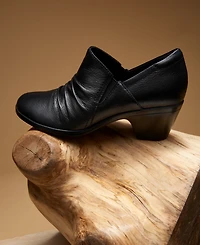 Clarks Women's Emily 2 Cove Ankle Booties
