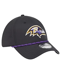 New Era Men's Black Baltimore Ravens Perforated 39THIRTY Flex Hat