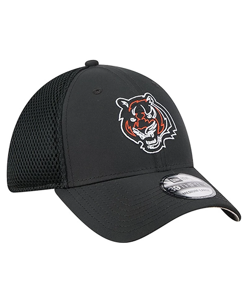 New Era Men's Black Cincinnati Bengals Outline 39THIRTY Flex Hat