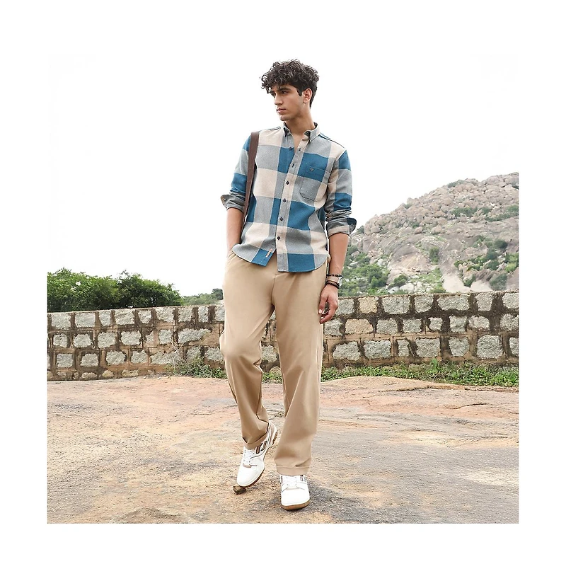 Campus Sutra Men's Azure Blue & Off-White Buffalo-Woven Regular Shirt