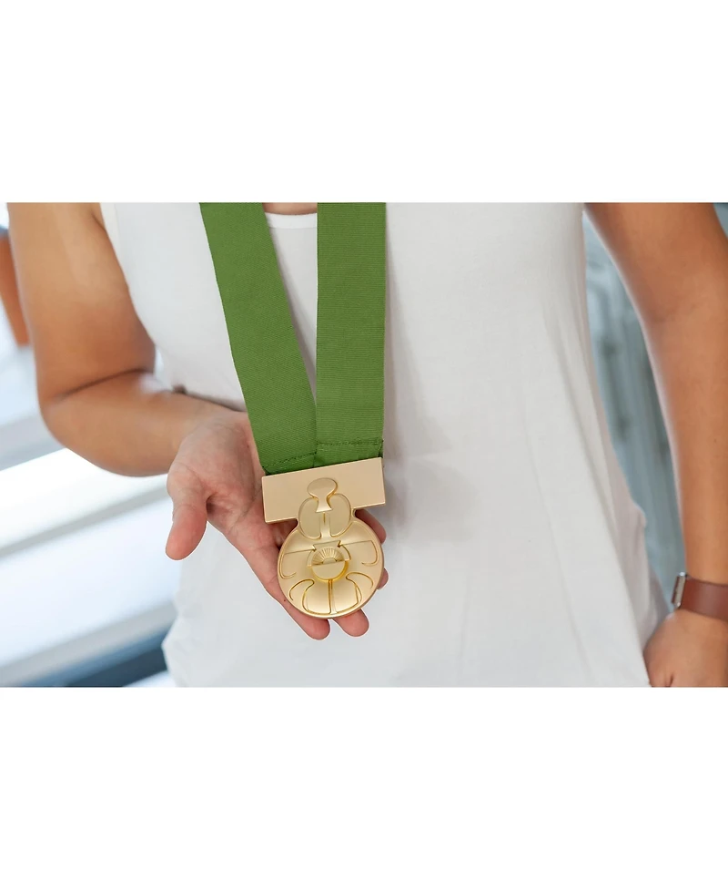 Star Wars: A New Hope Medal of Yavin Gold-Plated 1:1 Scale Licensed Prop Replica - Authentic Medal of Bravery With Ribbon
