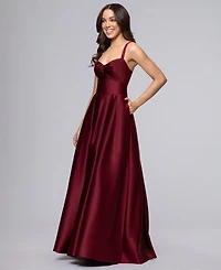 Blondie Nites Juniors' Sweetheart Neck Gown