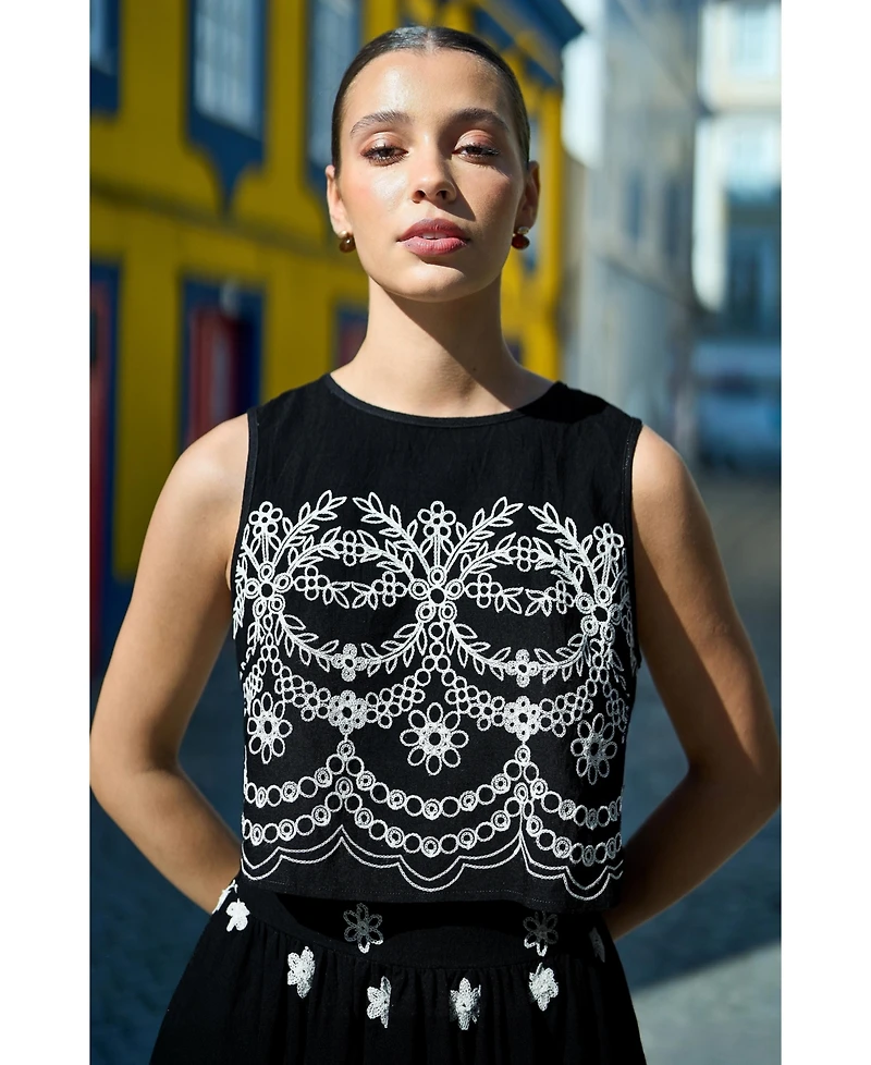 Yumi Women's Embroidered Crop Top