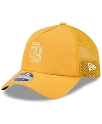 New Era Men's Gold San Diego Padres 2026 Batting Practice Apex 9FORTY Adjustable Trucker Hat