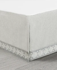 J Queen New York Queensbury Print 4-Pc. Comforter Set