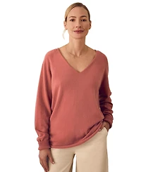 Celtic & Co. Women's British Geelong Relaxed V-Neck Sweater