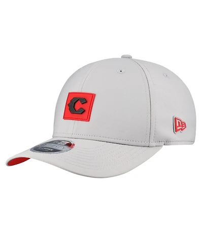 New Era Men's Gray Cincinnati Reds 2026 Clubhouse Alternate 39THIRTY Flex Hat