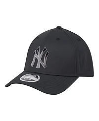 New Era Men's Black York Yankees Metallic 39THIRTY M-Crown Flex Hat