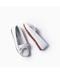 Minnetonka Women's Kilty Leather Moccasins