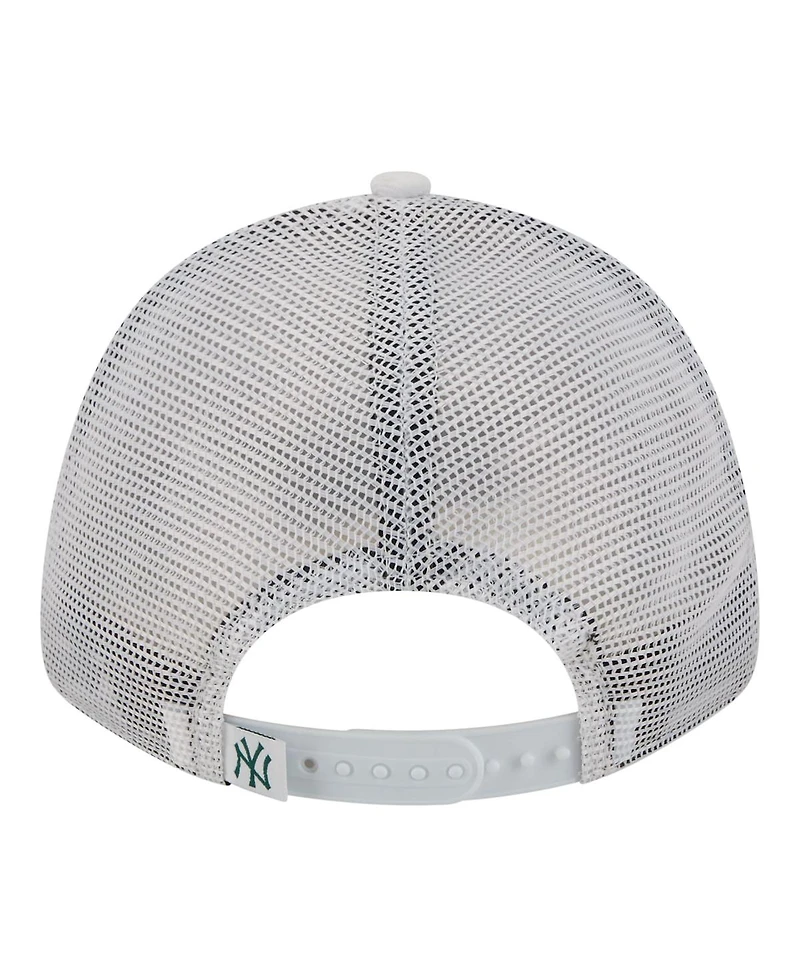 New Era Men's White New York Yankees Flag 9FORTY Trucker Adjustable Hat