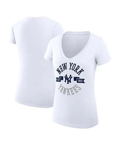 G-iii 4Her by Carl Banks Women's White New York Yankees Super-Slim Fit Lightweight City Graphic V-Neck T-Shirt