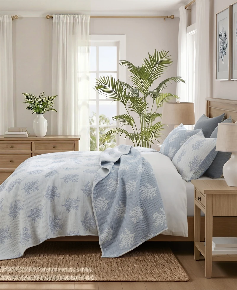 Harbor House Mia Coral Jacquard Reversible Lightweight 3-Piece Quilt Set, King/California King