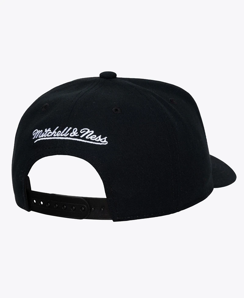 Mitchell & Ness Men's White Chicago Bulls Hardwood Classics Legendary Away Pro-Pinch Adjustable Hat