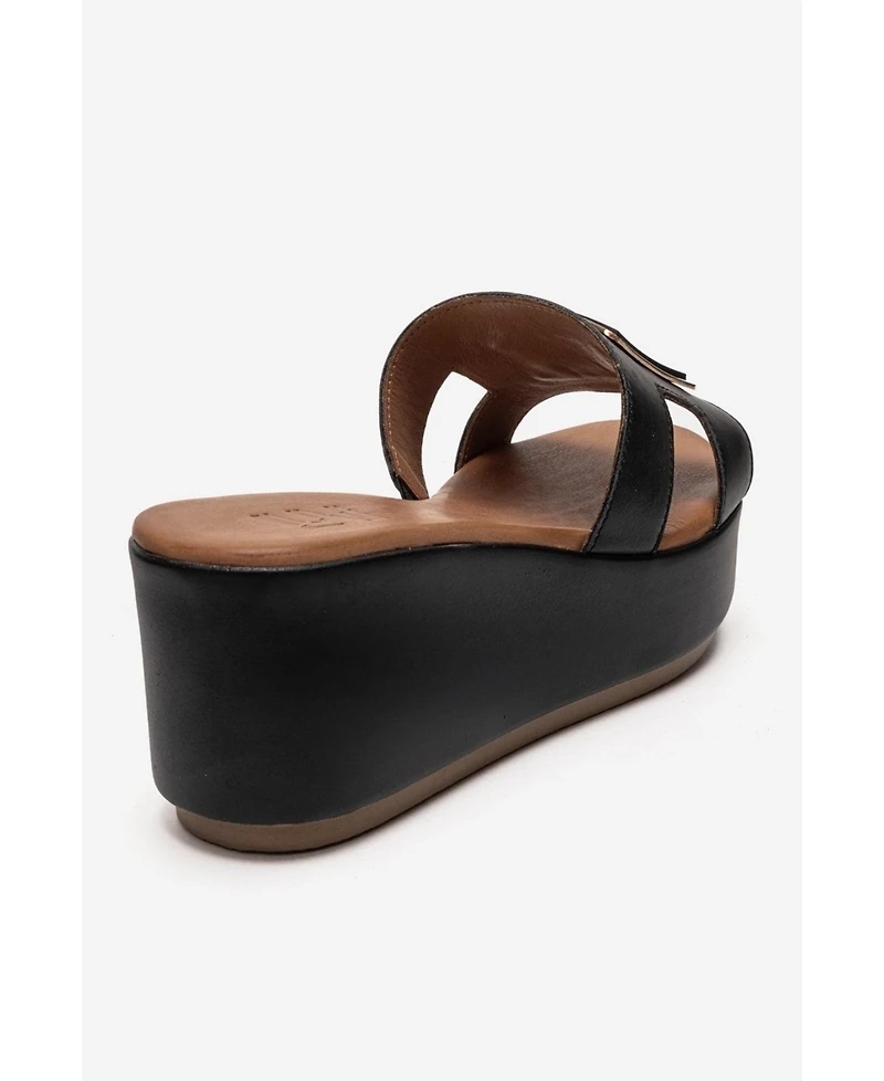 Forever and Always Shoes Women's Hiola Leather Platform Sandal