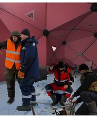 homfan Portable Pop Up Ice Fishing Shelter 70"x70"x79"/140"x70"x79" Insulated Hub Tent, Waterproof Oxford, 2-8 Persons