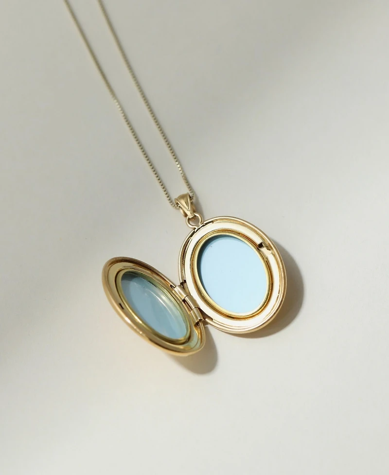 The M Jewelers Oval Photo Locket Necklace