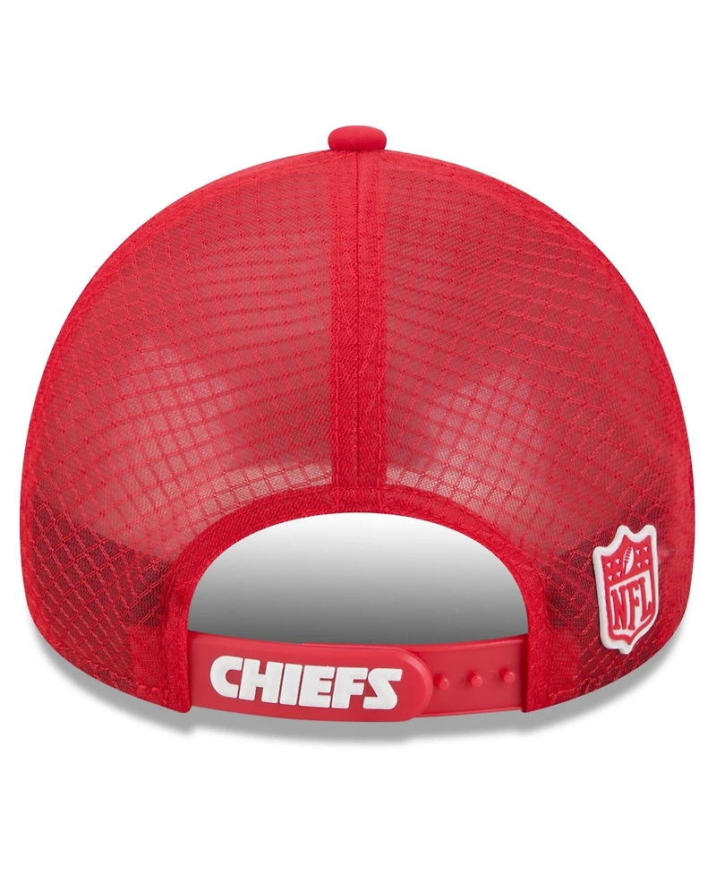 New Era Men's Red Kansas City Chiefs 2026 Sideline Apex 9FORTY Adjustable Trucker Hat