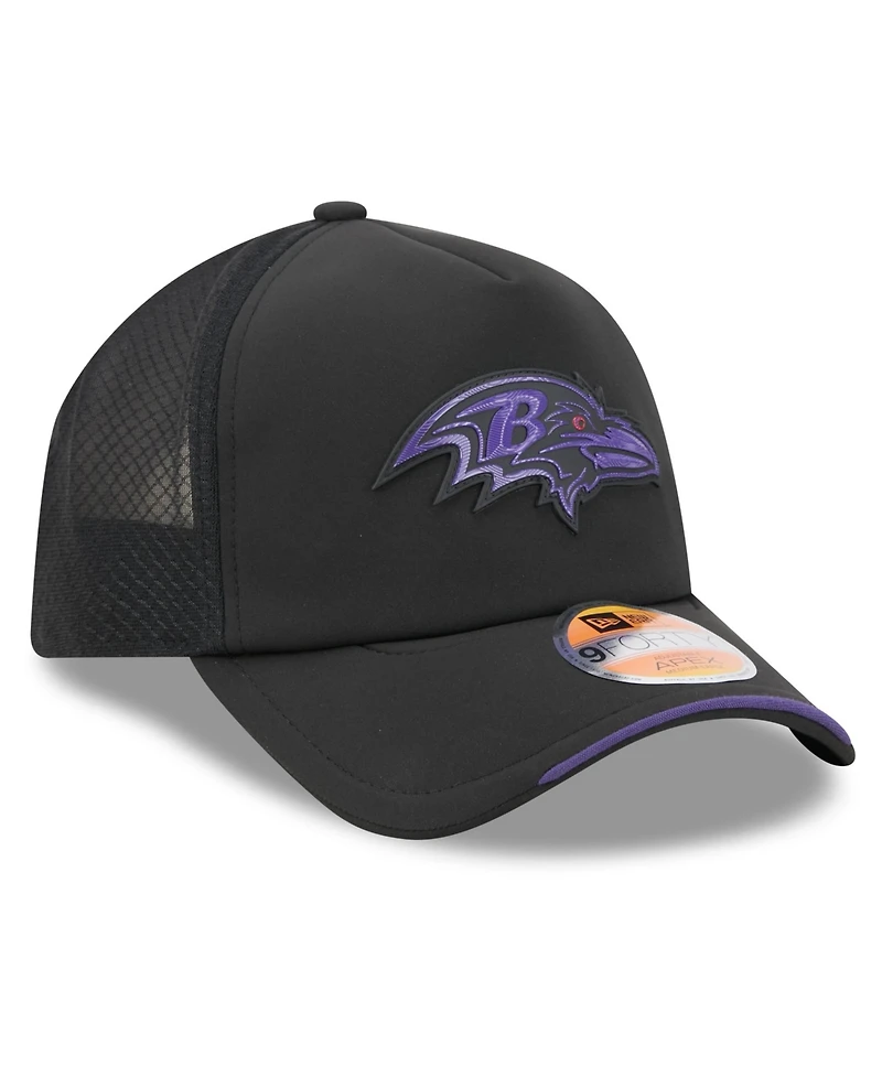 New Era Men's Baltimore Ravens 2026 Sideline Apex 9FORTY Adjustable Trucker Hat