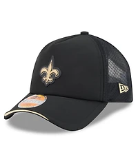 New Era Men's Black New Orleans Saints 2026 Sideline Apex 9FORTY Adjustable Trucker Hat