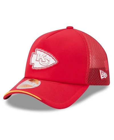 New Era Men's Red Kansas City Chiefs 2026 Sideline Apex 9FORTY Adjustable Trucker Hat