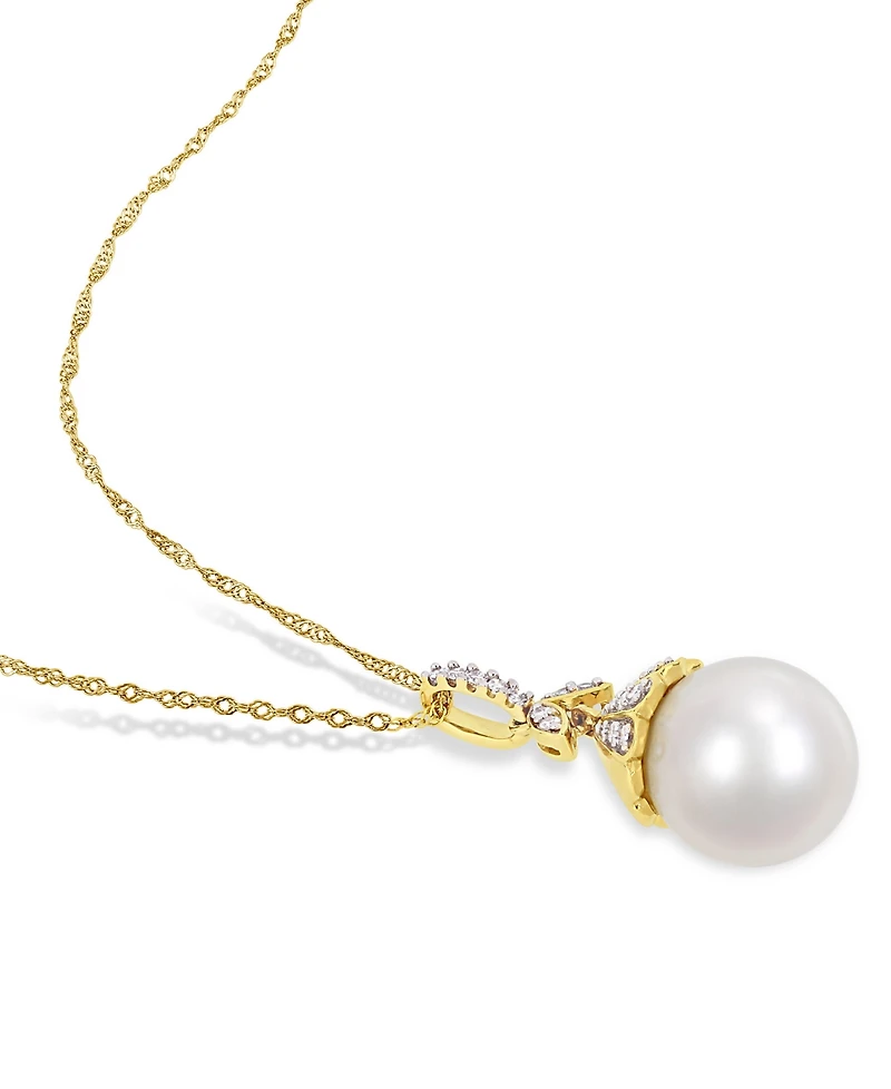 South Sea Cultured Pearl (10-10.5mm) and Diamond (1/10 ct. t.w.) Vintage 17" Necklace in 14k Yellow Gold