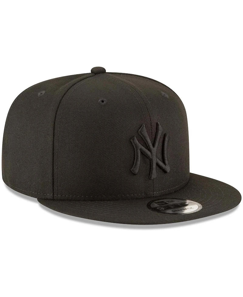 Men's Black New York Yankees Black on Black 9FIFTY Team Snapback Adjustable Hat