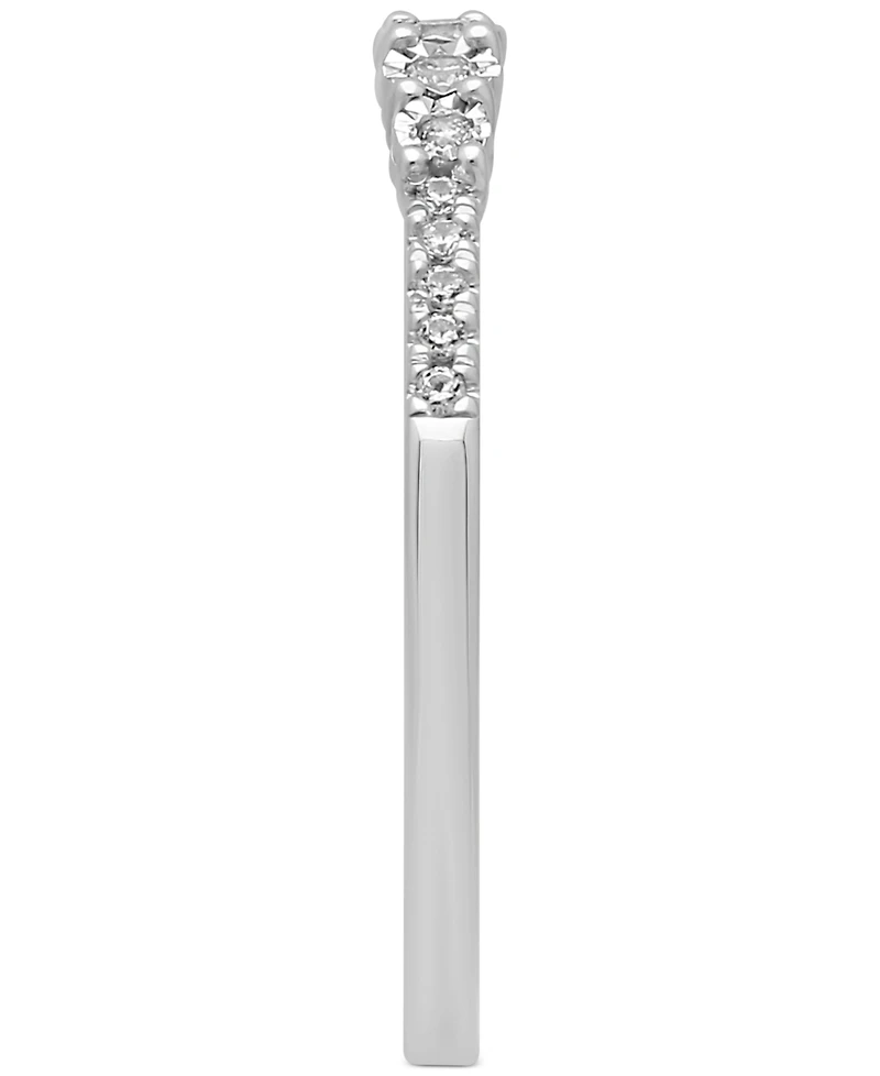 Diamond Graduated Ring (1/10 ct. t.w.) 14k White Gold